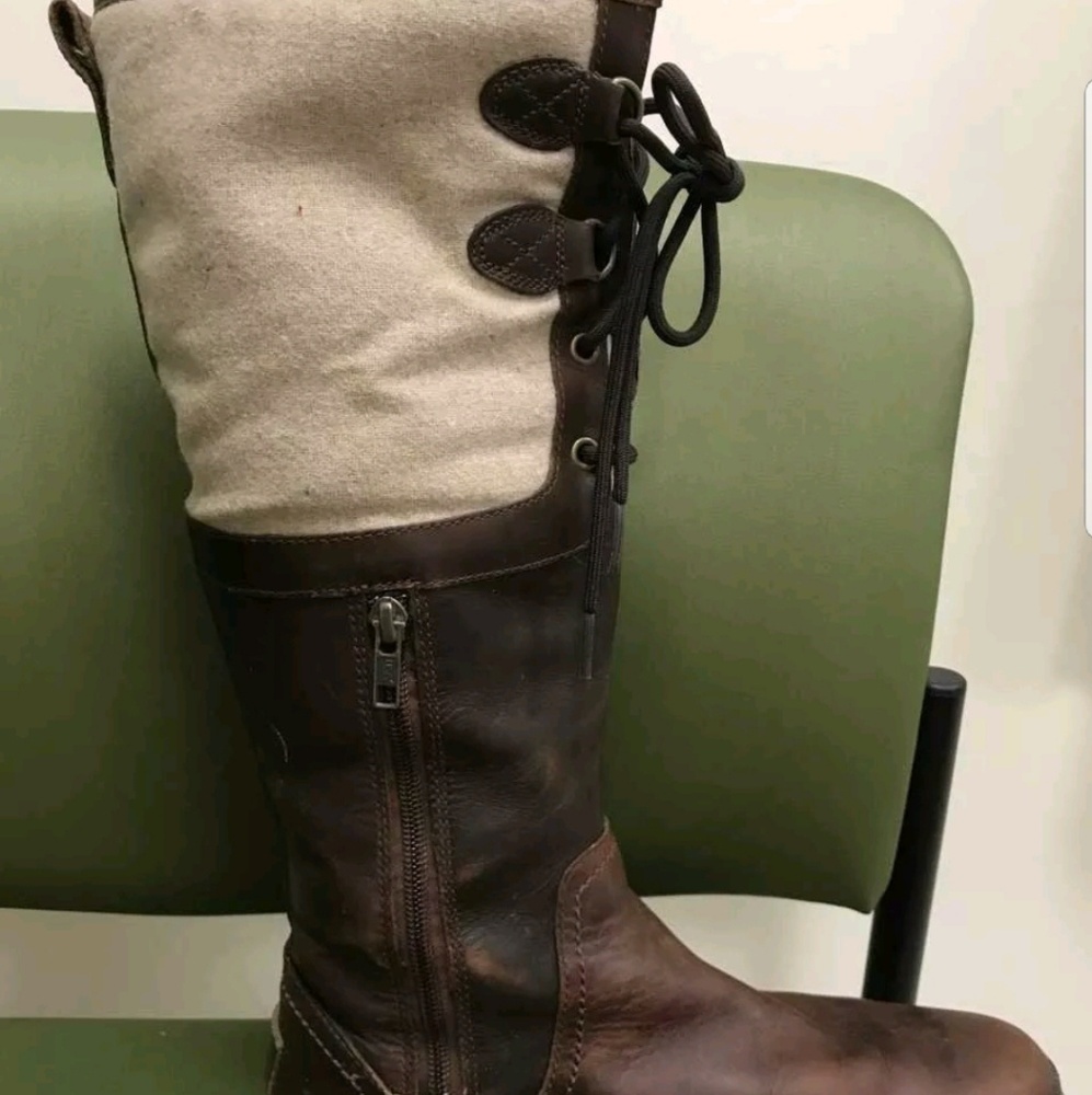 UGG Elsa rain/snow waterproof boot